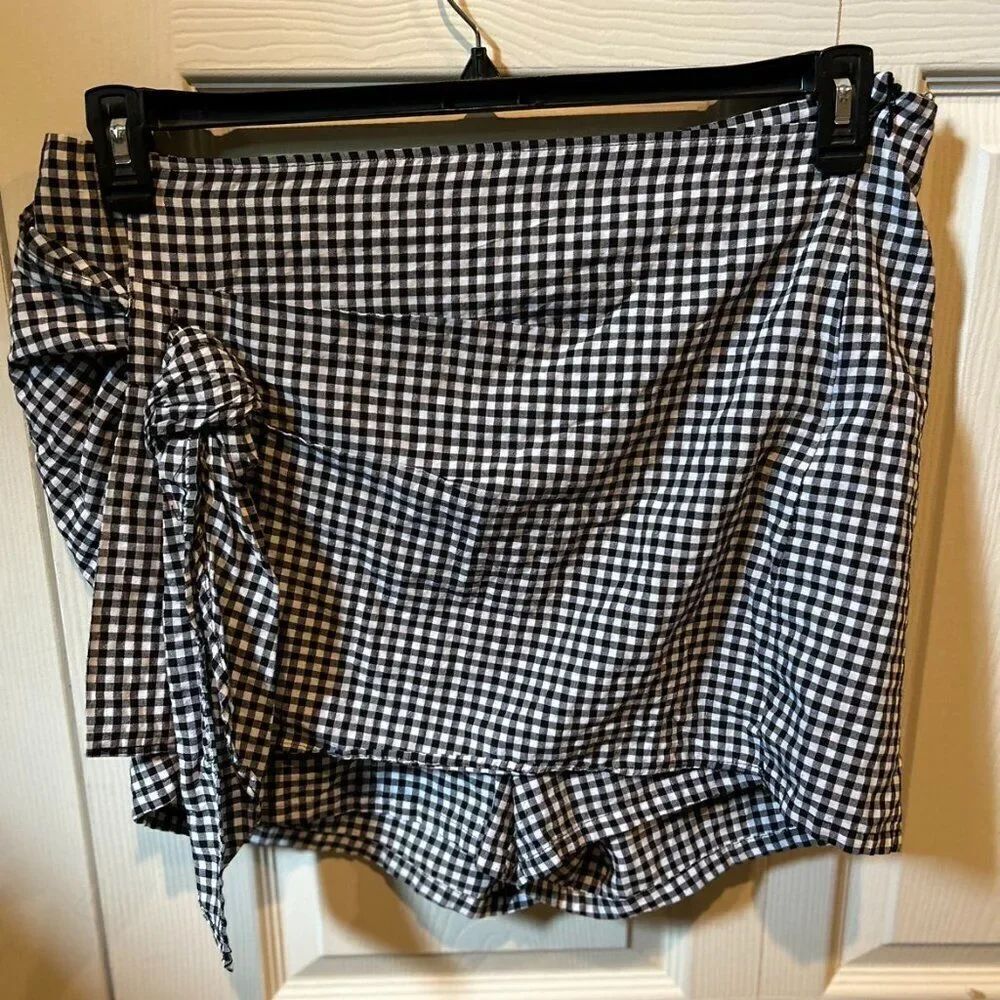 SHEIN Curve Black & White Checker Printed Skirt/Skort Size 3XL. B2